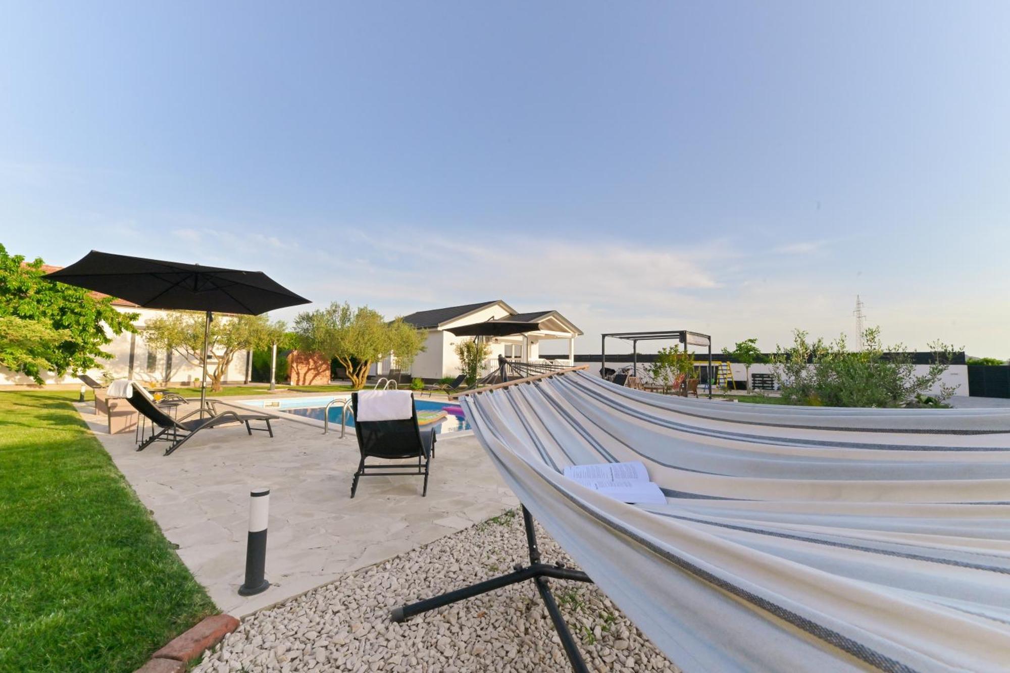 Apartment Amelie - With Pool And Sauna! Galovac  Экстерьер фото